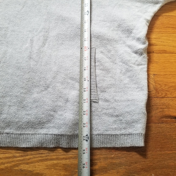 Tahari Womens Deep Vneck Half Sleeve Hooded Sweater Med Relaxed Kangaroo Pocket - Picture 7 of 10